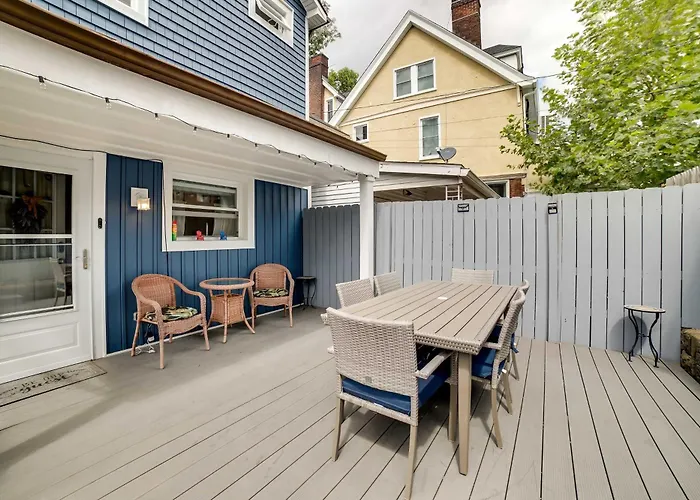 Holiday home Walk To Walnut St: 'shadyside House' W/ Deck *