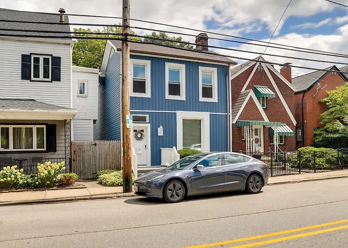 Walk To Walnut St: 'shadyside House' W/ Deck Holiday home *