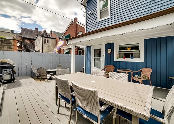 Holiday home Walk To Walnut St: 'shadyside House' W/ Deck Pittsburgh