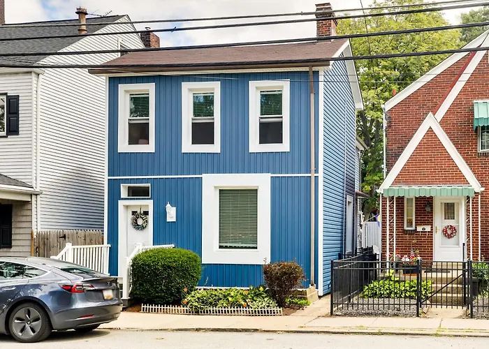 Holiday home Walk To Walnut St: 'shadyside House' W/ Deck Pittsburgh